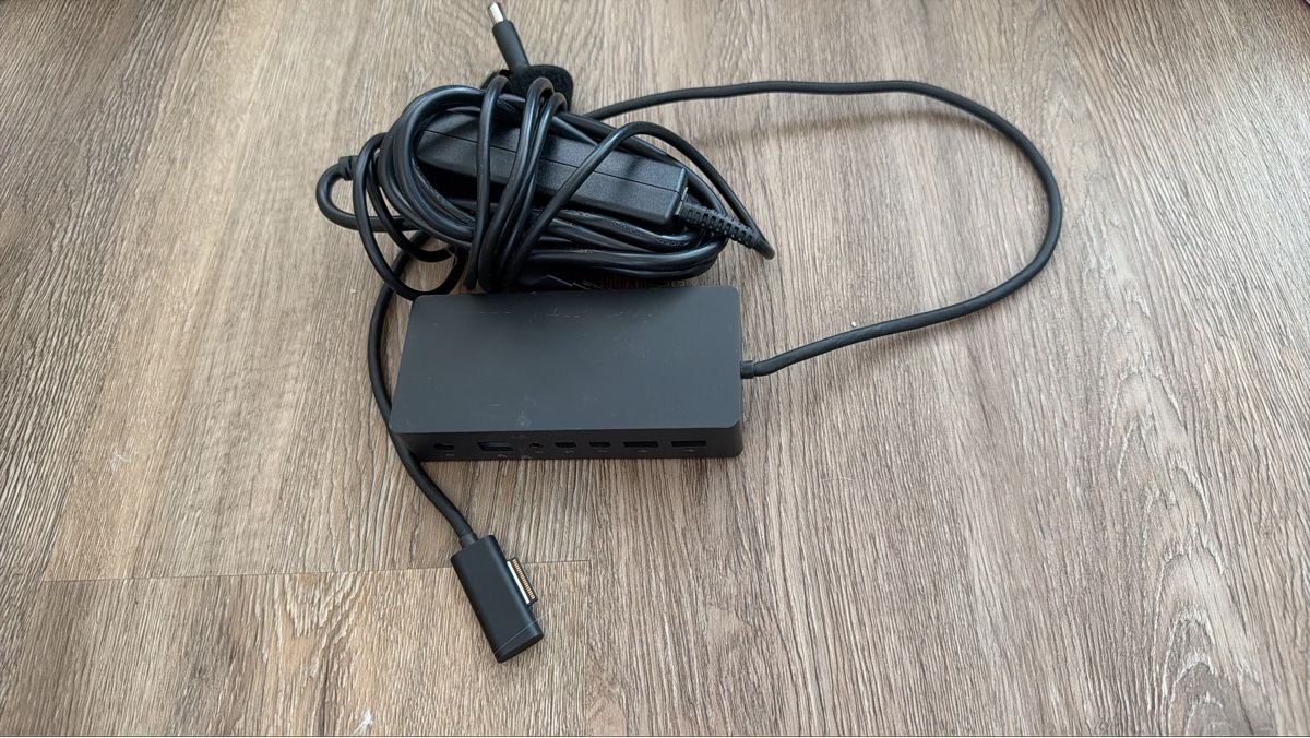 Microsoft Docking station: Original Microsoft Surface Dock (siehe Bilder) – D'occasion à Uetendorf par cmon_united