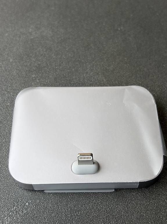 Caricabatterie: iPhone Lightning Doc – Usato da Schwanden GL venduto da Sedona-3 2
