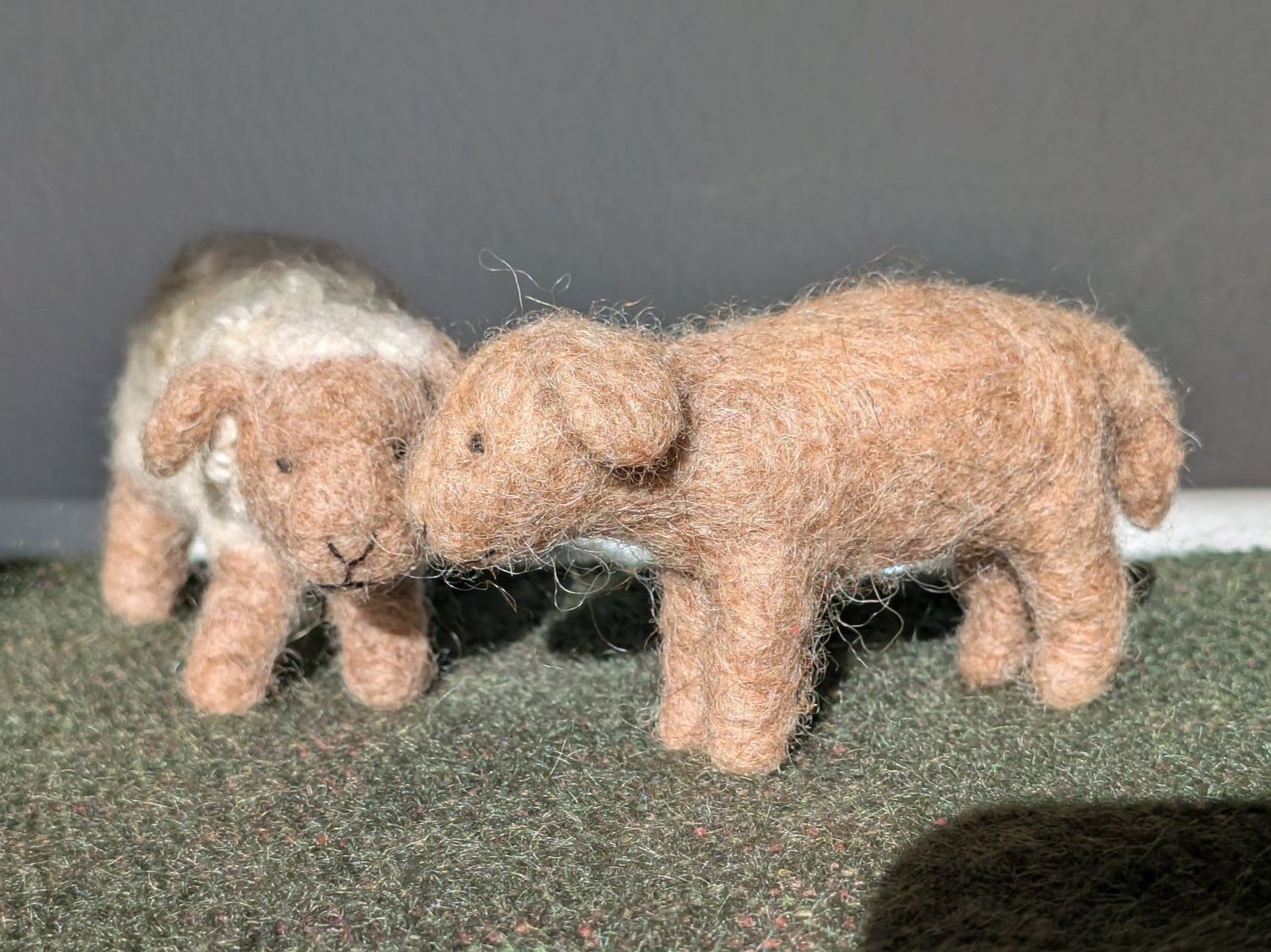 Statuette: Handgefilztes Schaf aus Schweizer Wolle – Nuovo (secondo la descrizione) da Gempen venduto da DennisKl 9