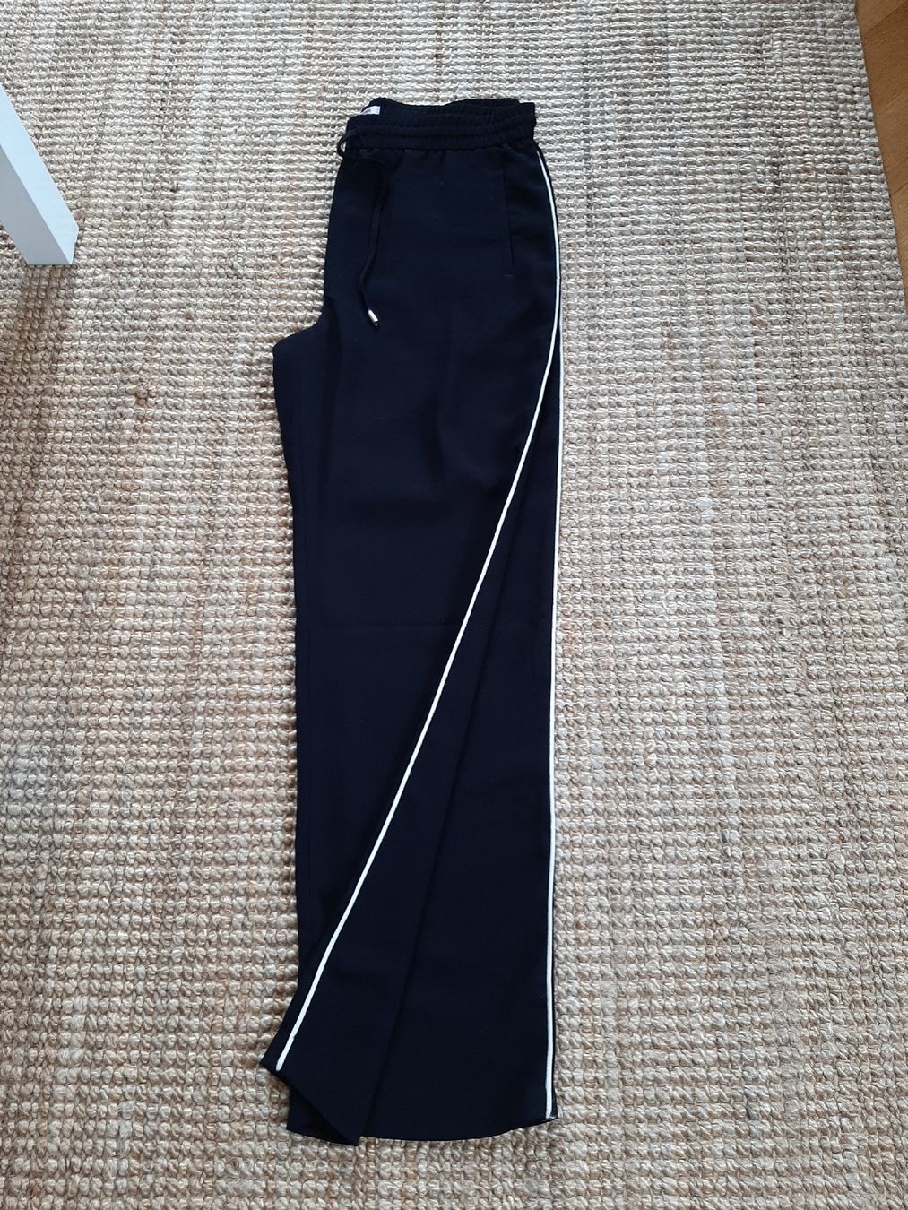 Pantalons: Pantalon sport chic fluide M – D'occasion à Lausanne par Cognitia