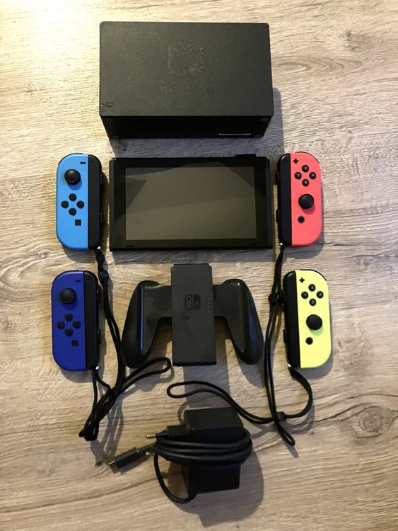 Nintendo Switch + 2 extra Controler (Gebraucht) in Liestal für CHF 230 ...