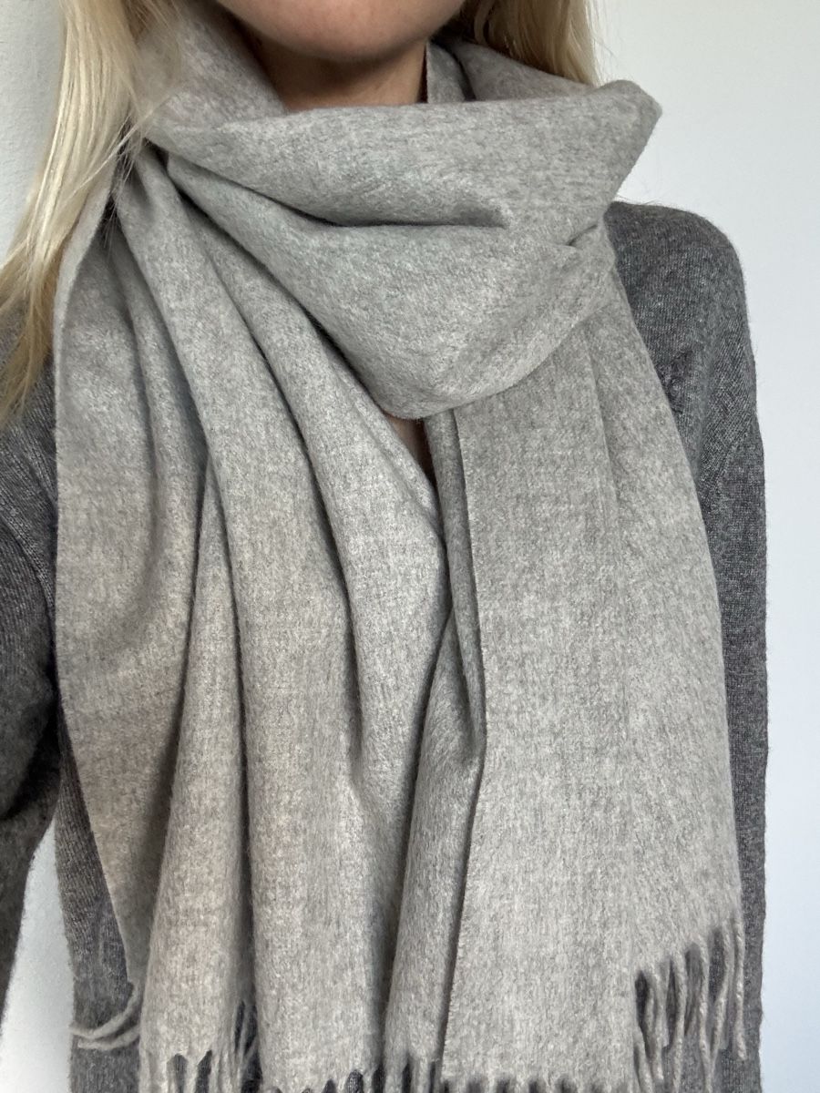 Loro Piana Foulards, Tücher & Schals: Loro Piana Kaschmir Schal silber grau wunderschön – Gebraucht aus Zürich von car_9sdb 8