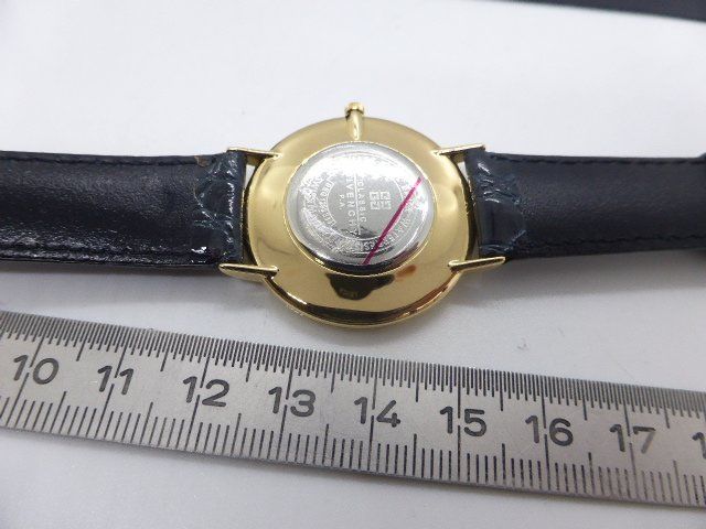 Givenchy Orologi: Montre GIVENCHY PARIS à quartz – Usato da Porrentruy venduto da Tic-Time 8