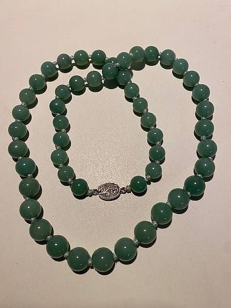 Catenine: Collana in giada con chiusura in argento – Usato da Breganzona venduto da dan_qlf5