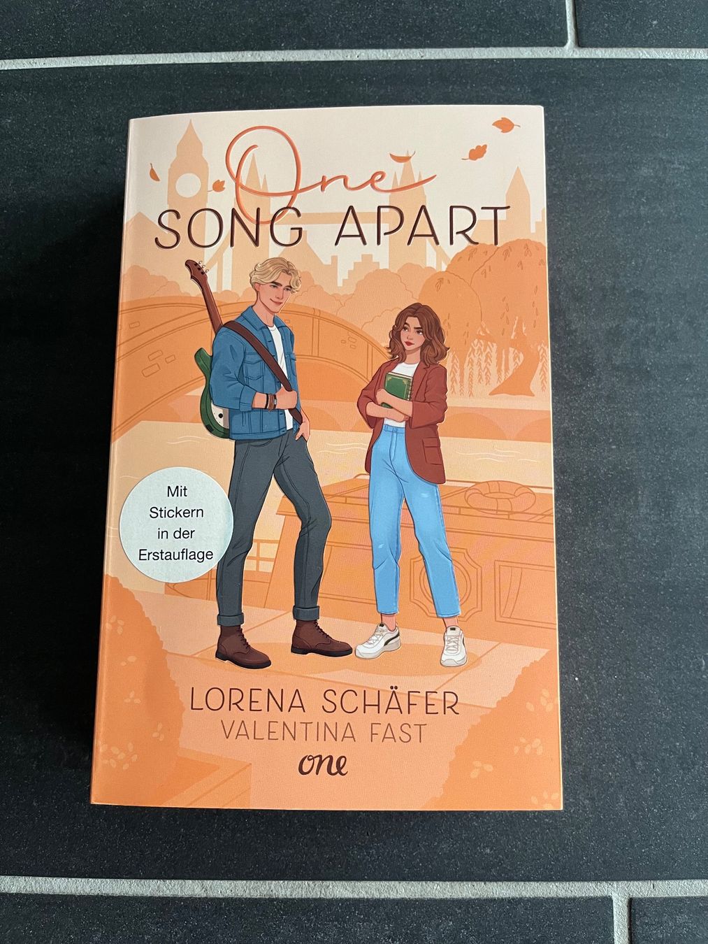 Libri: Buch One Song Apart von Lorena Schäfer – Usato da Aarau venduto da Swifty03