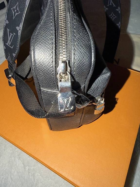 Taschen: LV umhängetasche – Gebraucht aus St. Gallen von Kristian2311 3