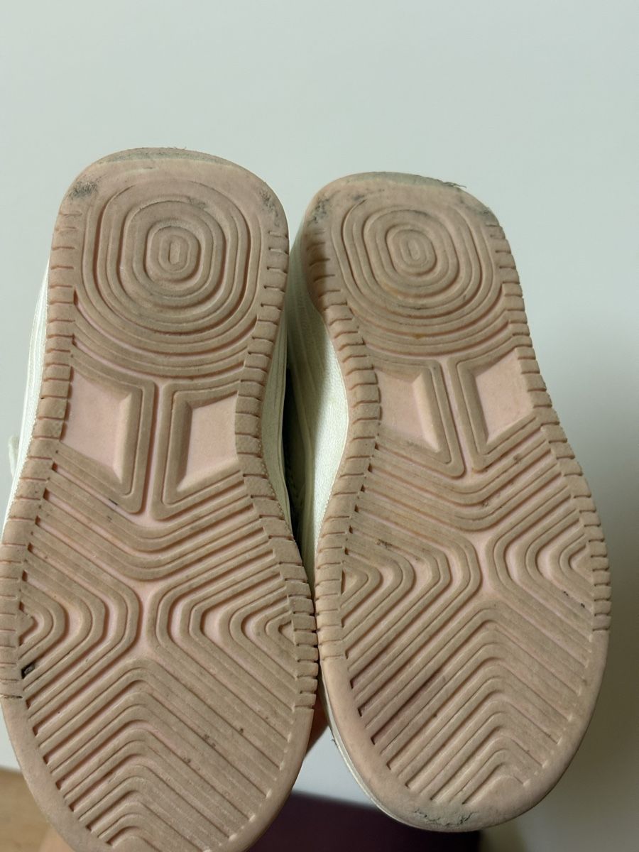 Chaussures filles: Mädchen Turnschuhe – D'occasion à Wolfhausen par lala_wolfhausen 2