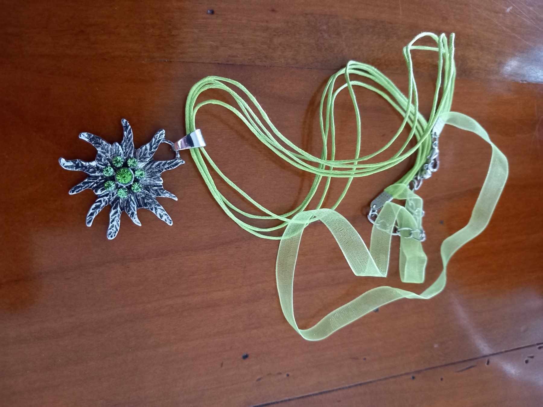Catenine: Collier Edelweiss – Usato da La Chaux-de-Fonds venduto da Boutique333