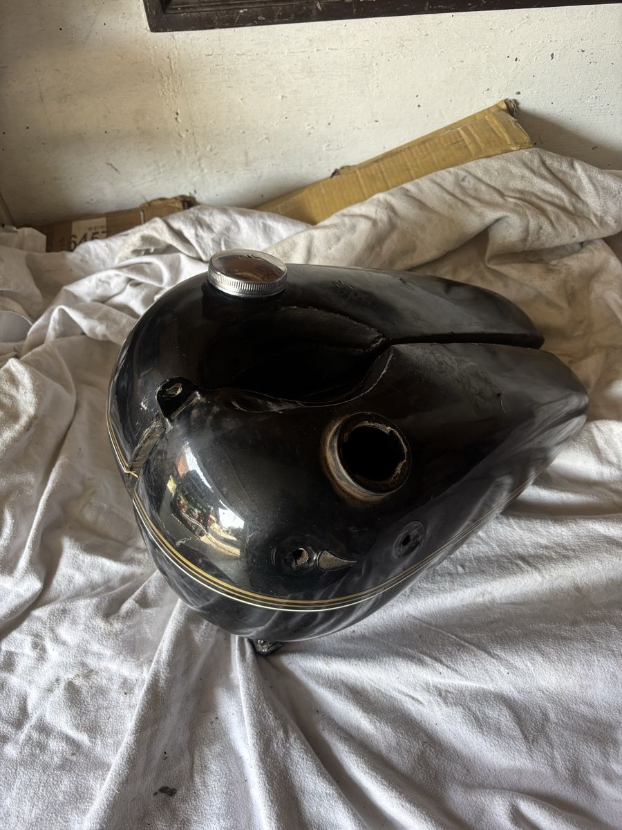 Harley-Davidson Tutti i ricambio per moto: Harley Davidson Benzintank & Oil Tank – Usato da Schötz venduto da Harley35