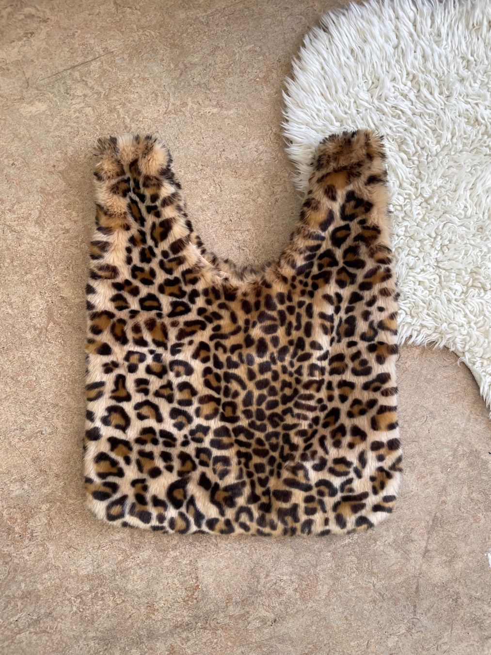 Borse: Fluffige Tasche mit Leopardenmuster – Usato da Thun venduto da ima_5xdp