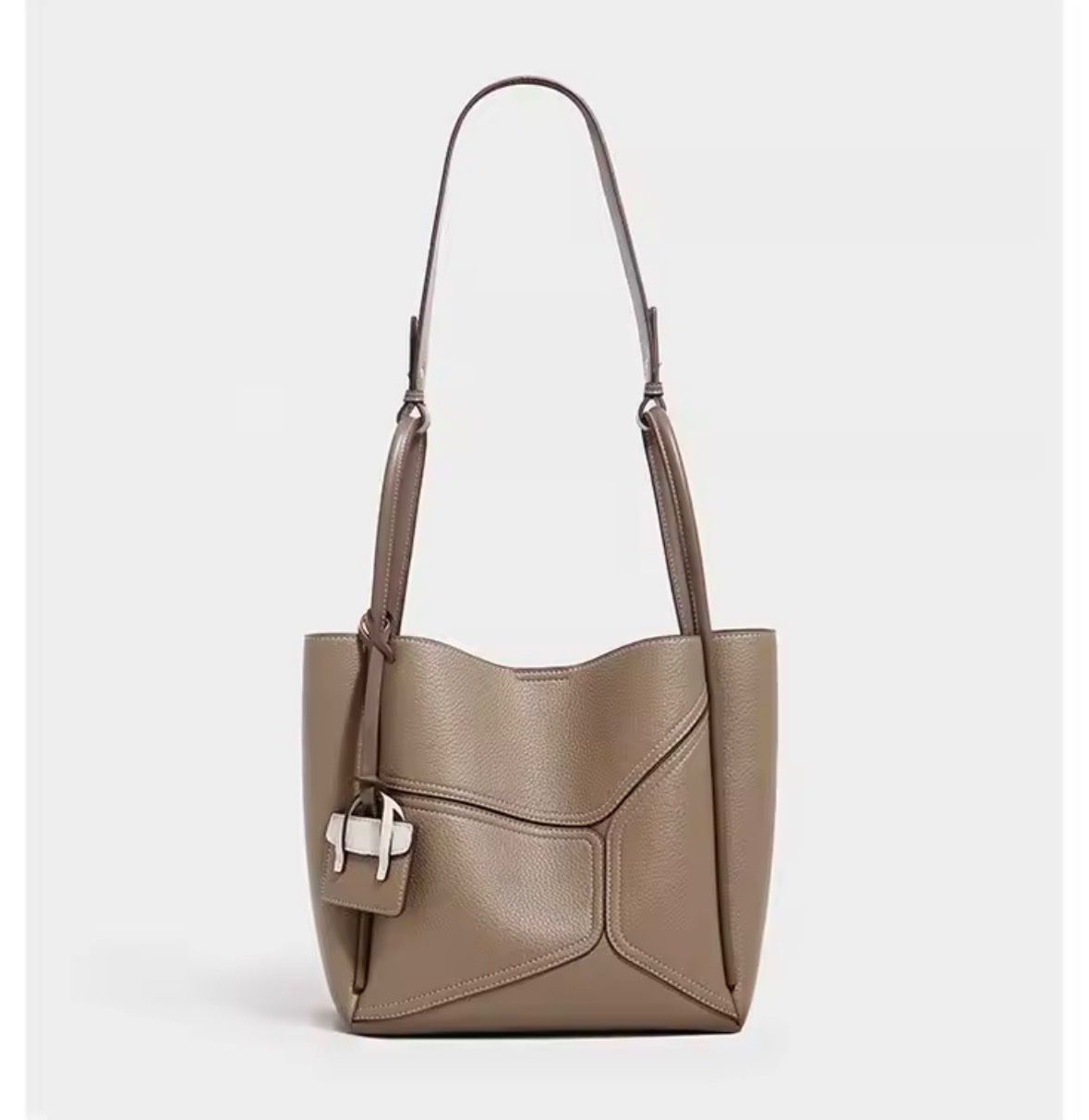 Borse da donna: Sac cuir gris neuf – Nuovo e nell'imballaggio originale da Carouge GE venduto da Myr_hbt9