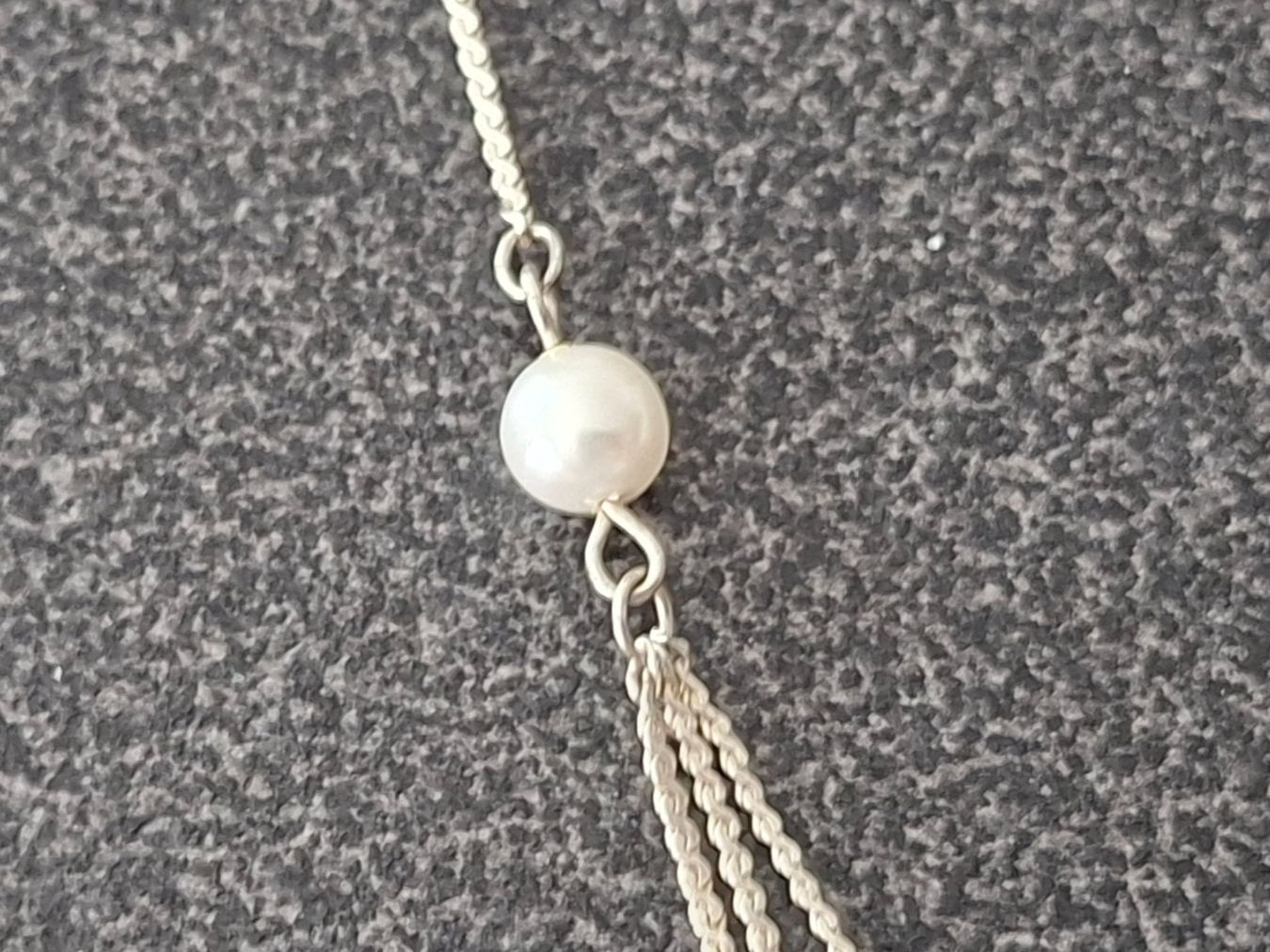 Colliers: Halskette Silberfarbig mit 2 Perlen Modeschmuck – D'occasion à Gattikon par jeansgli 1