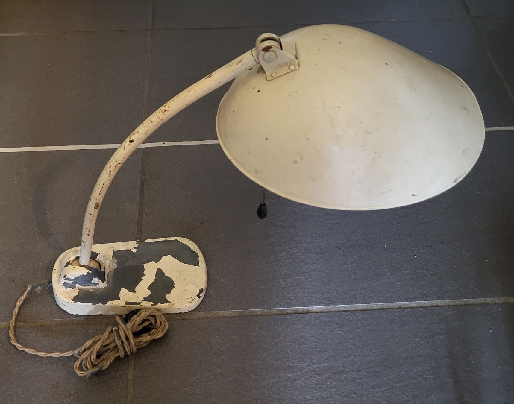 Lampade: Ancienne lampe B.A.G. TURGI – Usato da Montet (Glâne) venduto da Koada2