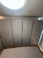 Kleiderschrank mit Schiebetüren