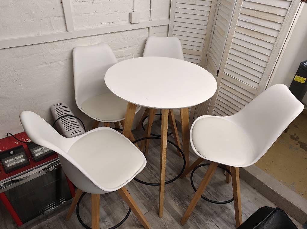 Tavoli: Bartisch (70 cm) mit Stühlen – Usato da Wolfhalden venduto da TheVeritas1998 1