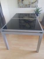 Grosser Esstisch, Metall/Glas, Top Zustand, 160x100 cm und 2