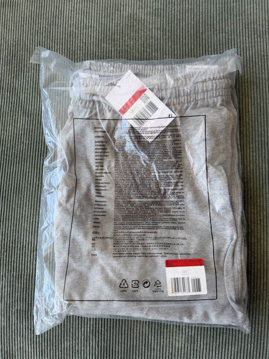 Nike Pantaloni: Nike Shorts Grey Size L new – Nuovo e nell'imballaggio originale da Worblaufen venduto da sja_9y6v 2