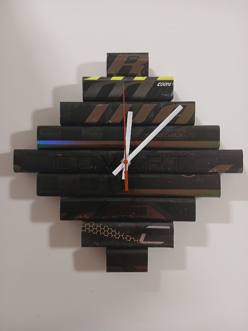 Uhren: Hockey stick clock Warrior 27x27 cm  – Gebraucht aus Taverne von damigiano