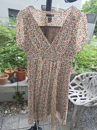 Kleid Blumenmuster Grösse S H&M kurzärmlig