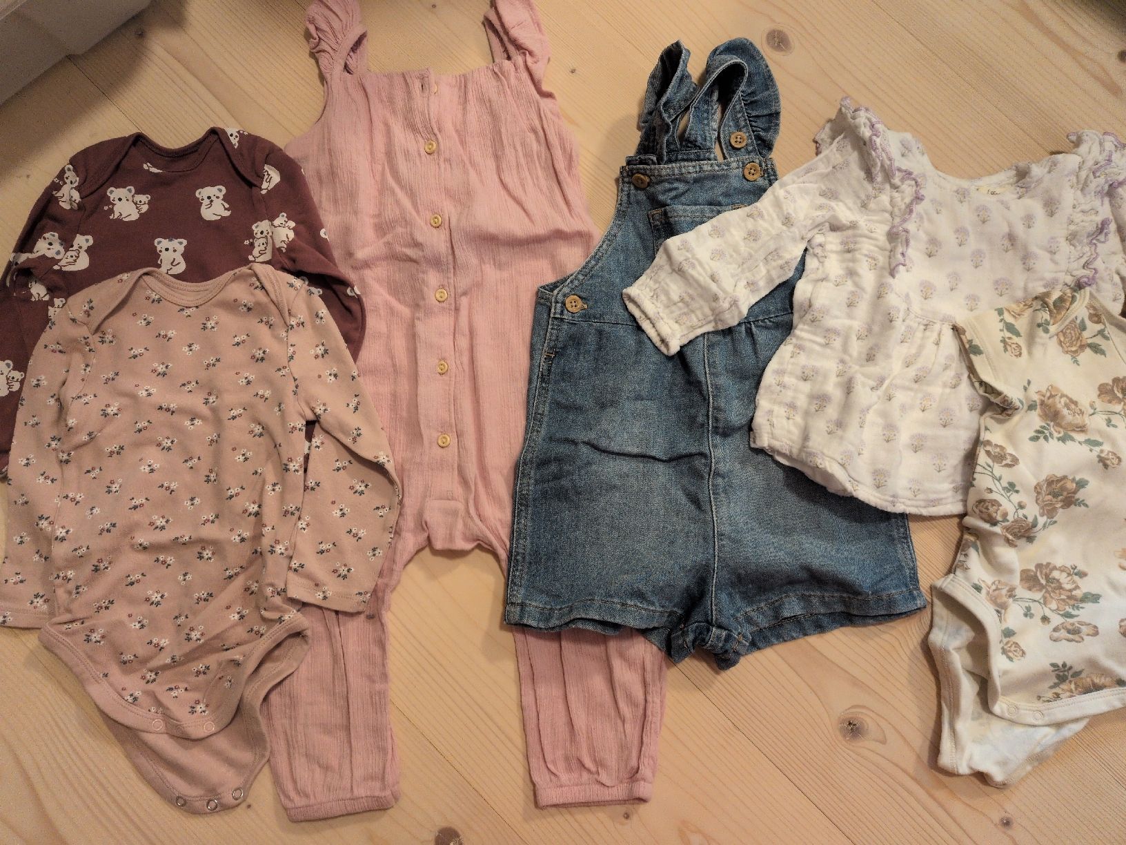 Lotti & Set di vestiti: Kleiderpaket Gr. 86 – Usato da Oberhelfenschwil venduto da Tattar 1