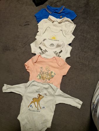 Verschiedene Bodys in Grösse 62 