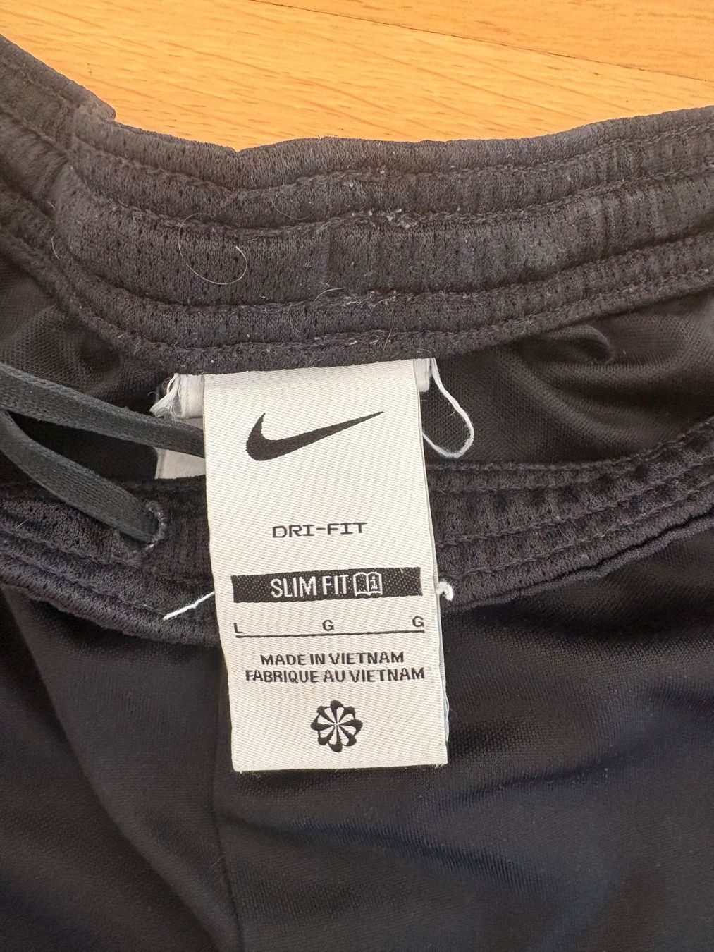 Nike Pantaloni: Nike Sporthose Slim-Fit – Usato da Bern venduto da fin_99t2 1