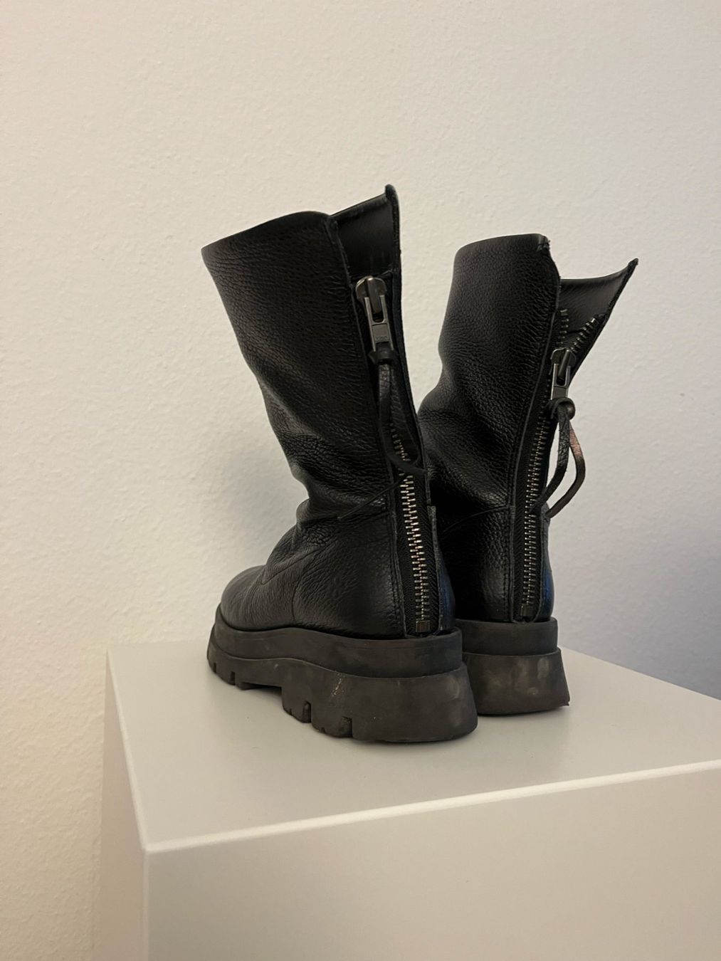 Scarpe da donna: Black boots Zipper – Usato da Zürich venduto da ing_d6d9 2