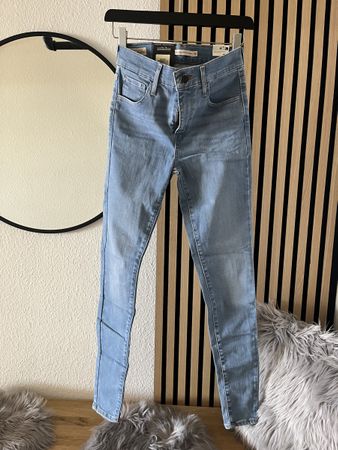 Jean Levi's neuf, taille 24