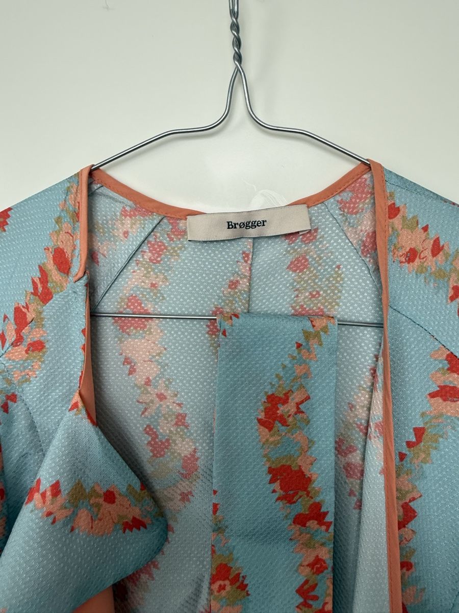 Robes: Broegger Wickelkleid Blumenmuster Hellblau Grösse S Seide – Neuf avec emballage d'origine à Zug par 5anna 4