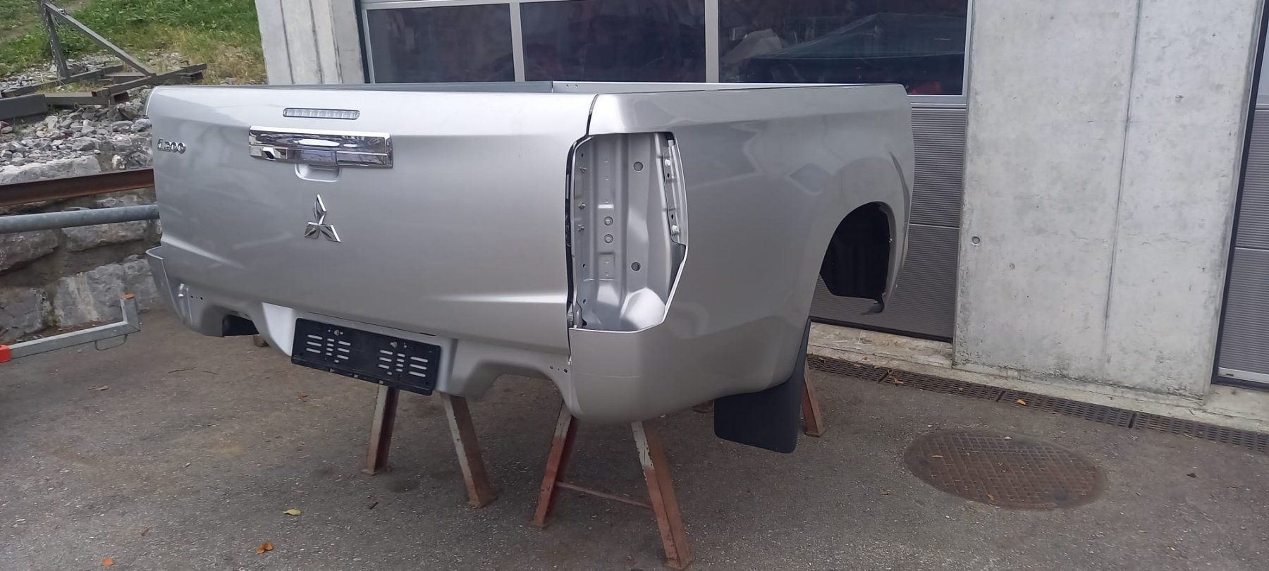 Mitsubishi Sonstiges Fahrzeugzubehör: Brücke zu Mitsubishi L200 2.2 DID – Neu und originalverpackt aus Hasliberg Reuti von chrihasli