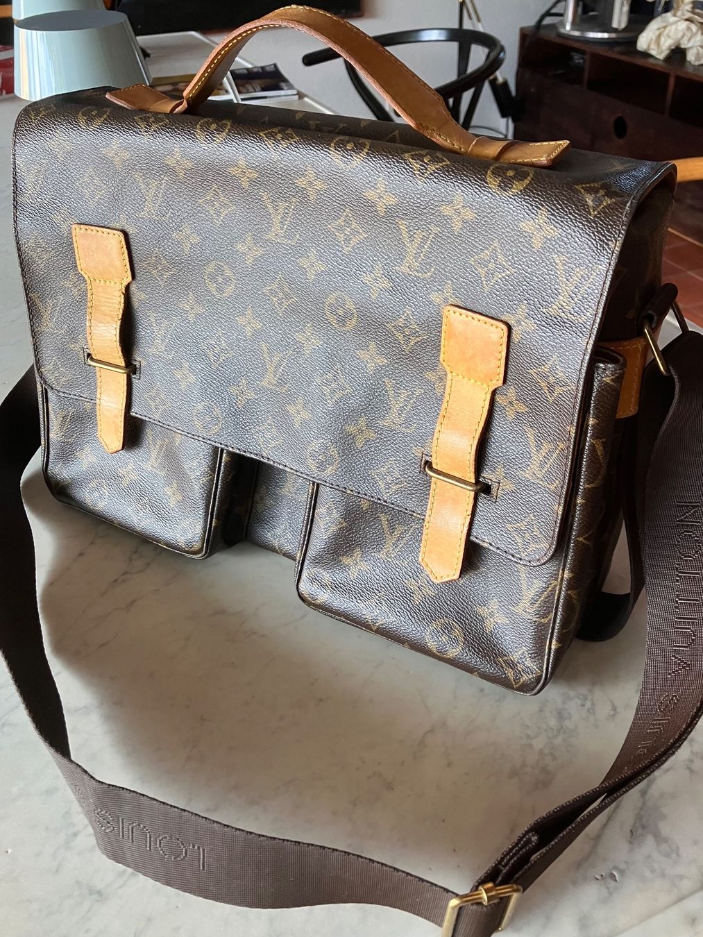 Louis Vuitton Sacs: Louis Vuitton (Umhängetasche ) – D'occasion à Wolfhausen par samcun