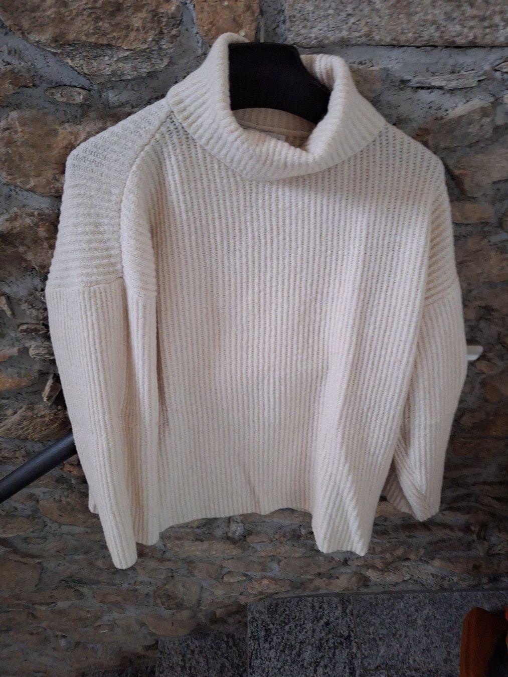 Pullover & Sweatshirts: WINTERPULLOVER MARKE NA-KD – Gebraucht aus Vernate von gzi_z2lb