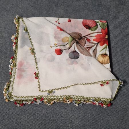 Schönes Kopftuch handgemacht mit Blumenmuster, neu