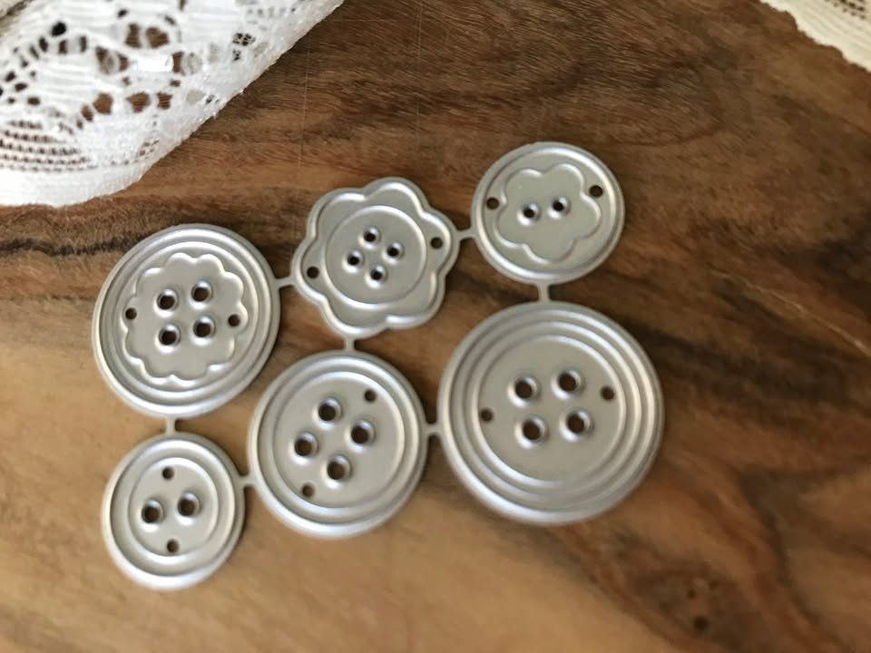 Sciablone: Neues Set Stanzschablonen Knöpfe – Nuovo e nell'imballaggio originale da Effretikon venduto da wenuss
