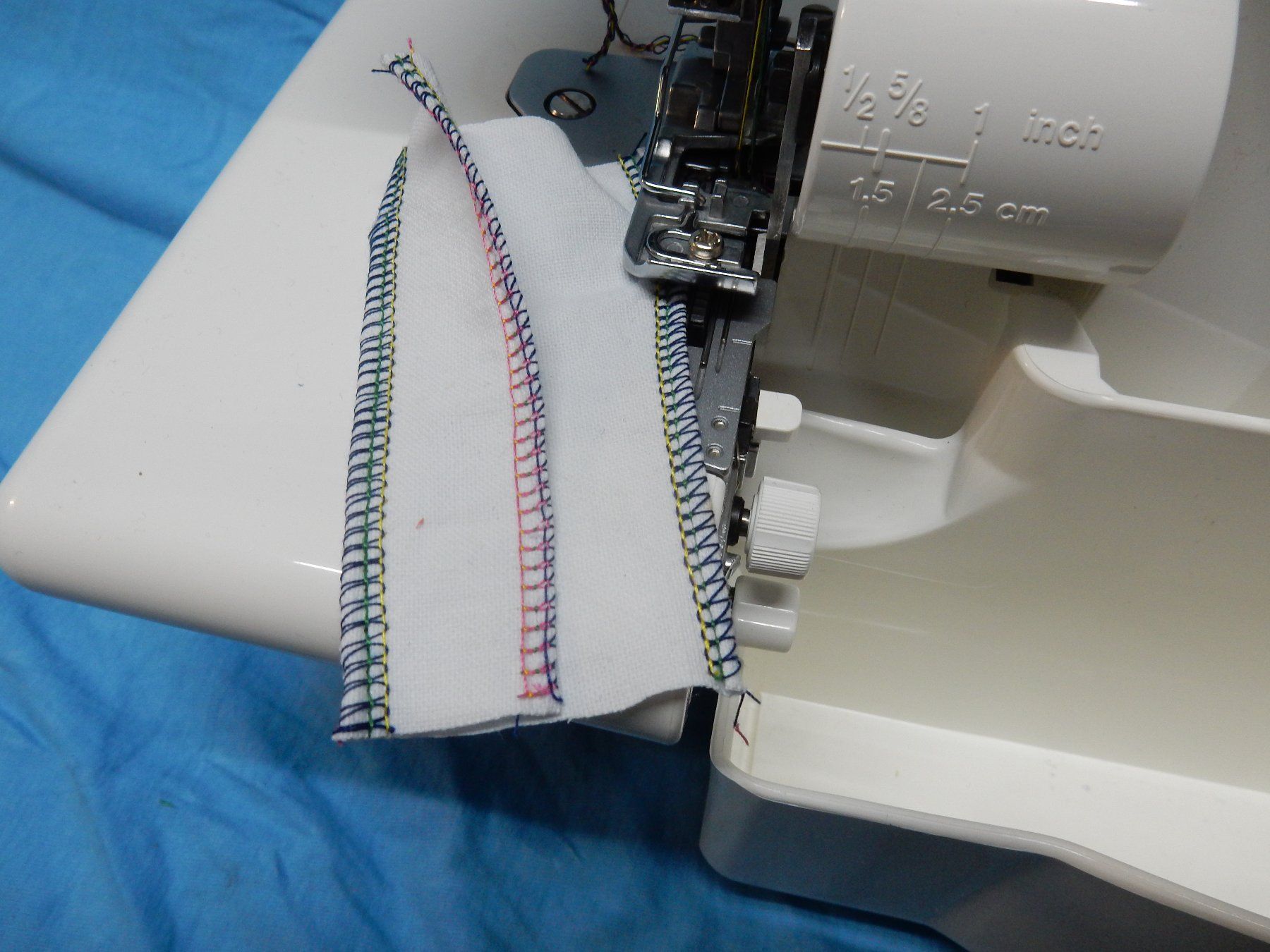 Bernina Macchine da cucire: Bernina Overlock 1300 MCD Ab Fr. 10.00 – Usato da Watt venduto da Mariposa49 7
