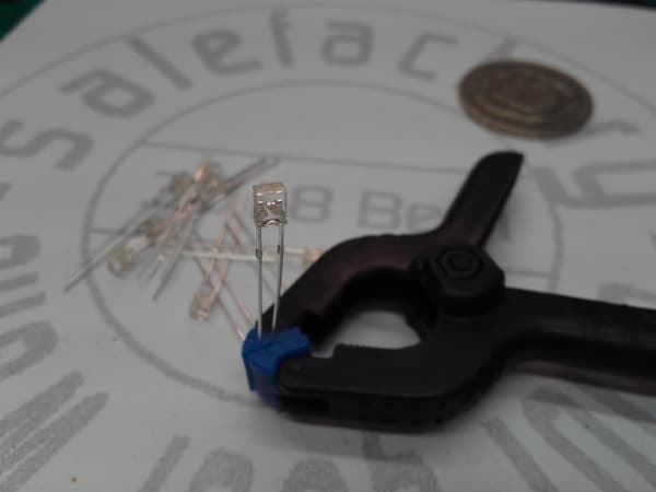 Componenti elettronici: Quader-LED 10 Stk 2x3x4mm klar/orange – Nuovo (secondo la descrizione) da Luzern venduto da Salefactory 2