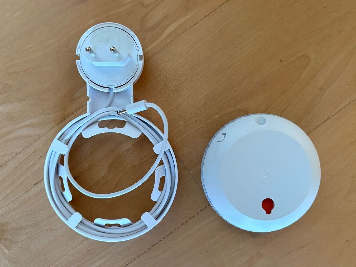 Google Lautsprecher: Google Nest Mini 2nd generation white + wall mount – Neu (gemäss Beschreibung) aus Adliswil von fashionholic 1