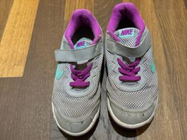 Nike Turnschuhe Gr. 32