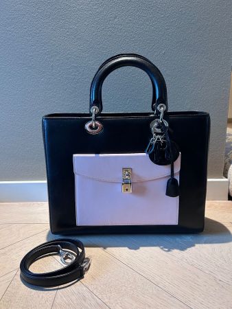 Edle DIOR Handtasche in Schwarz