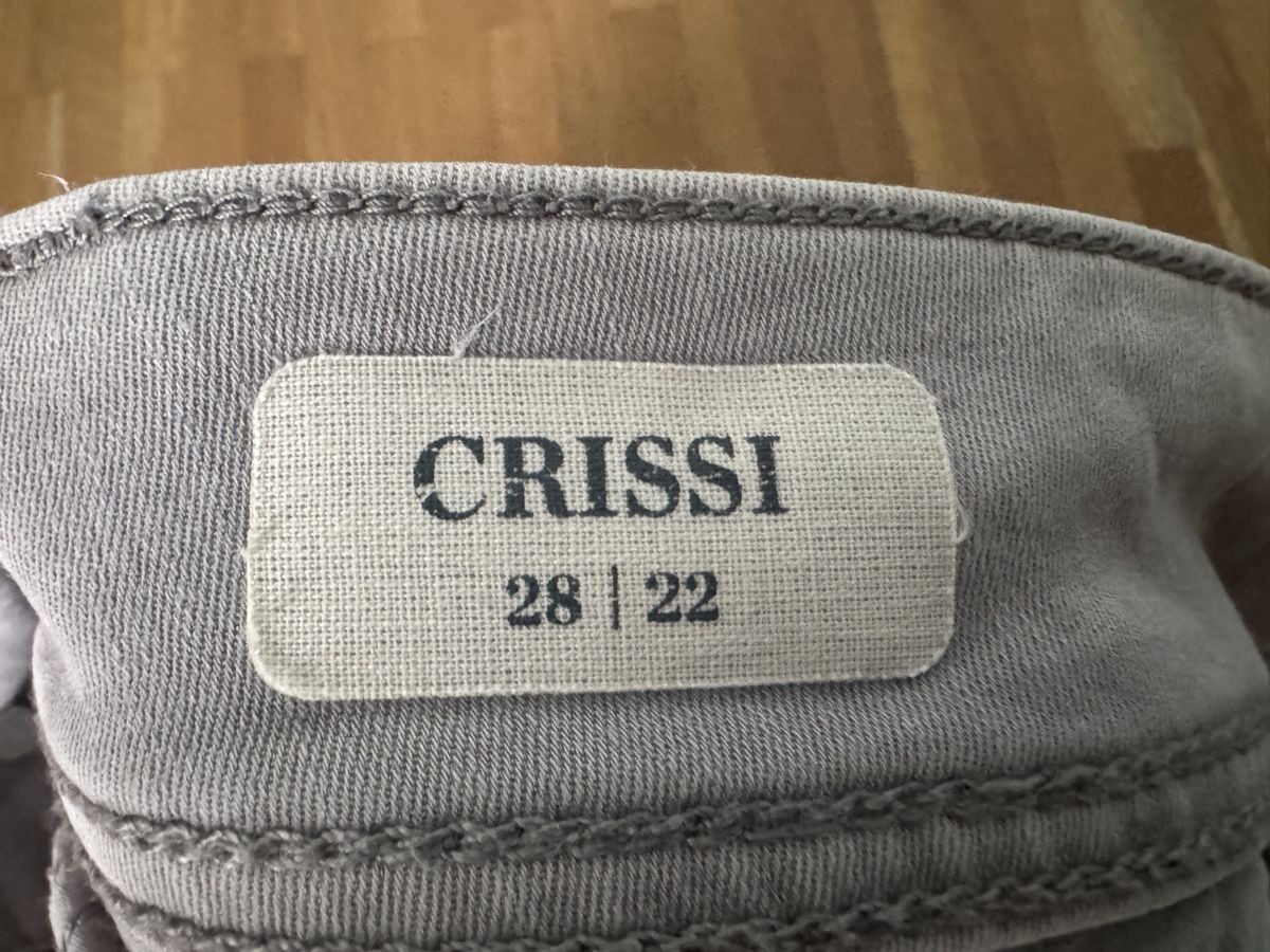 Jeans: hellgraue halblange Jeans 28/22 – D'occasion à Münsingen par sam_528s 7