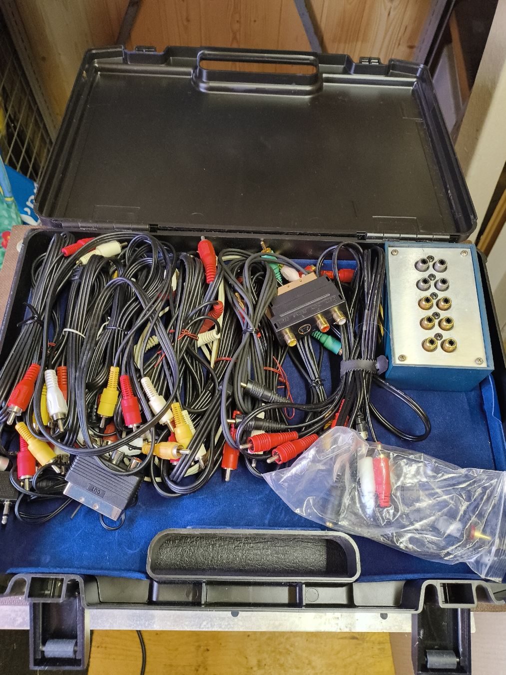 Multimediaplayer & Streamer: Multimedia Turm Hardcase Eigenbau Kabelkisten Mikrofon – Gebraucht aus Sattel von Orso33 3