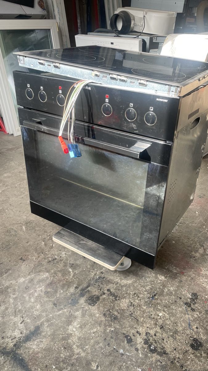 Cucine: Backofen mit Glaskeramikherd Electrolux gebraucht schwarz – Usato da Wolfertswil venduto da Rebrohkatze