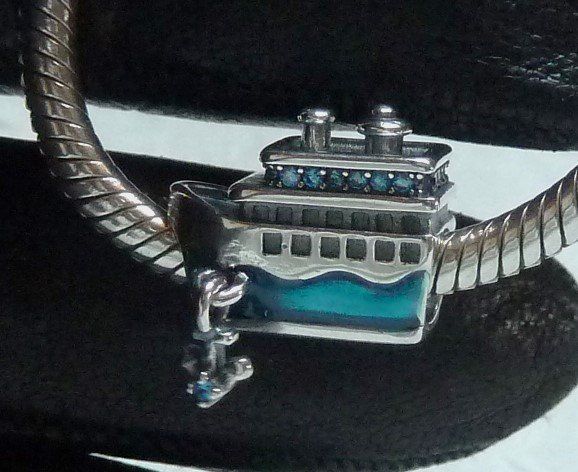 Ciondoli: Charm-Schiff kompatibel mit Armband. – Nuovo e nell'imballaggio originale da Lamboing venduto da Qtrica 2