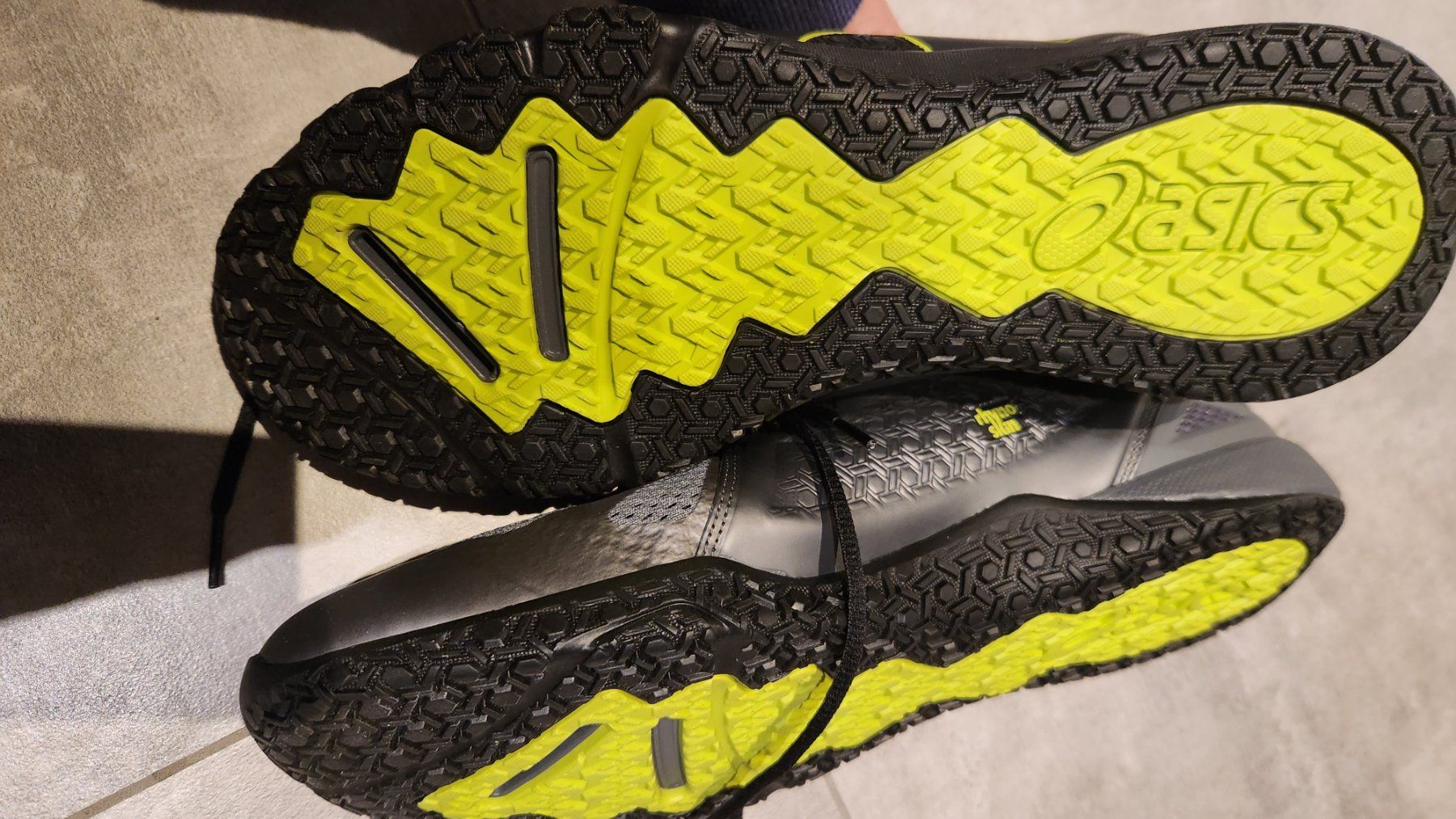 Herrenschuhe: neu!!Asics Conviction X Rhyno Skin gr.46 – Gebraucht aus bellinzona von zeus6535 6