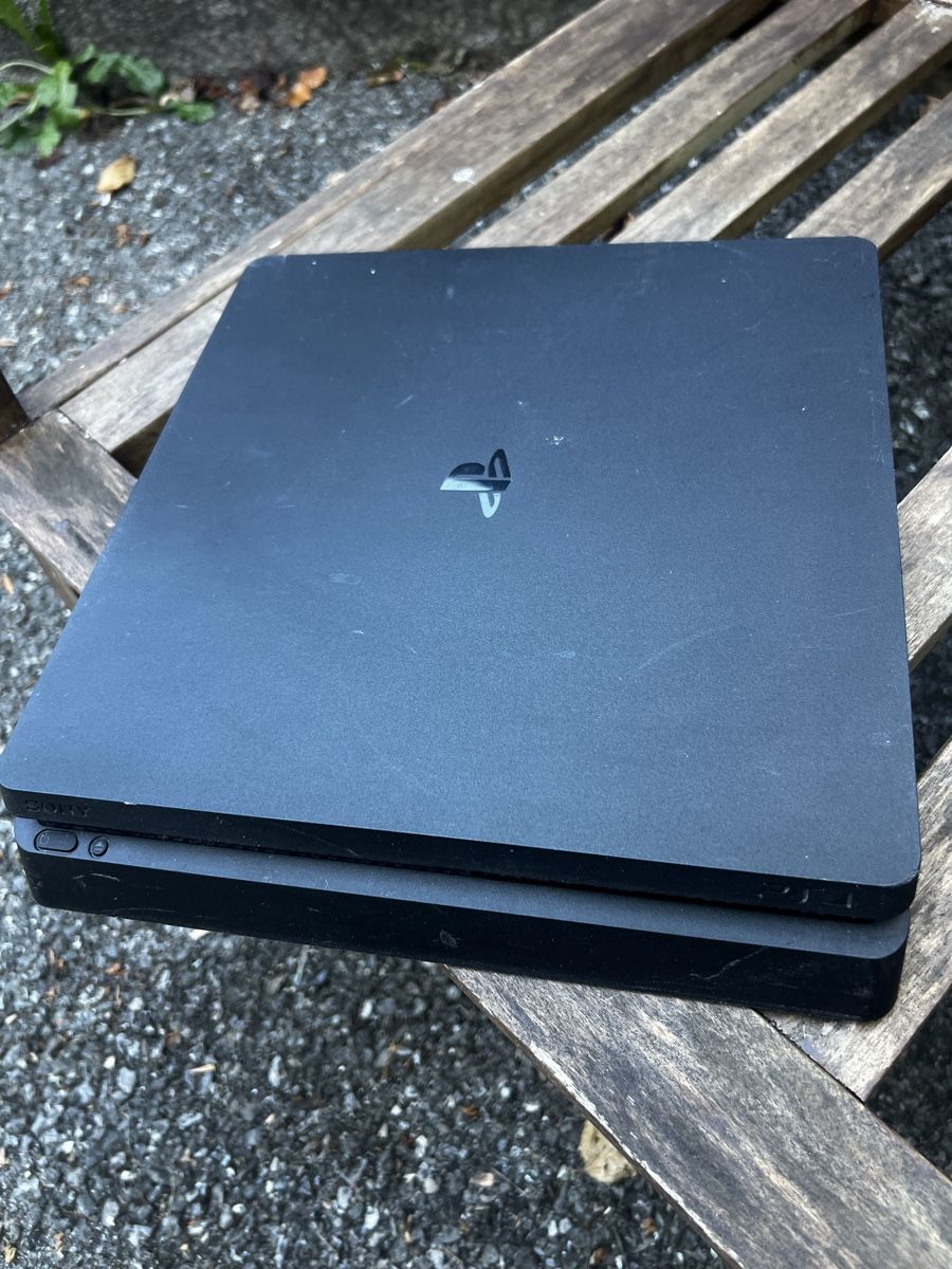 Sony Consoles: Ps4  – D'occasion à Puidoux par wel_x2jn