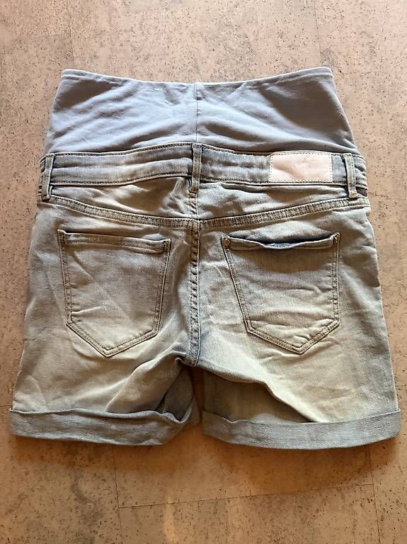 H&M Jeans: Umstands Shorts 36 – Usato da Spiringen venduto da van_ph8n 1