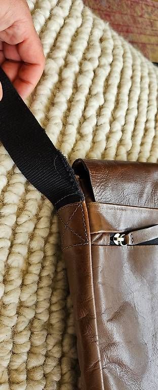 Taschen: Strellson Messenger Bag aus Leder – Gebraucht aus Bassersdorf von capricornswiss 2