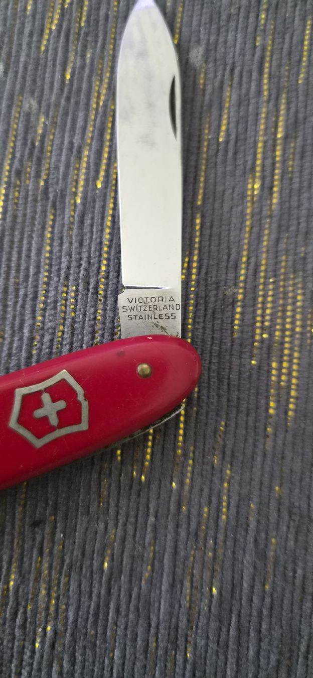 Victorinox Coltelli tascabile: Victorinox Victoria – Usato da Bern venduto da BullseyeCH 1