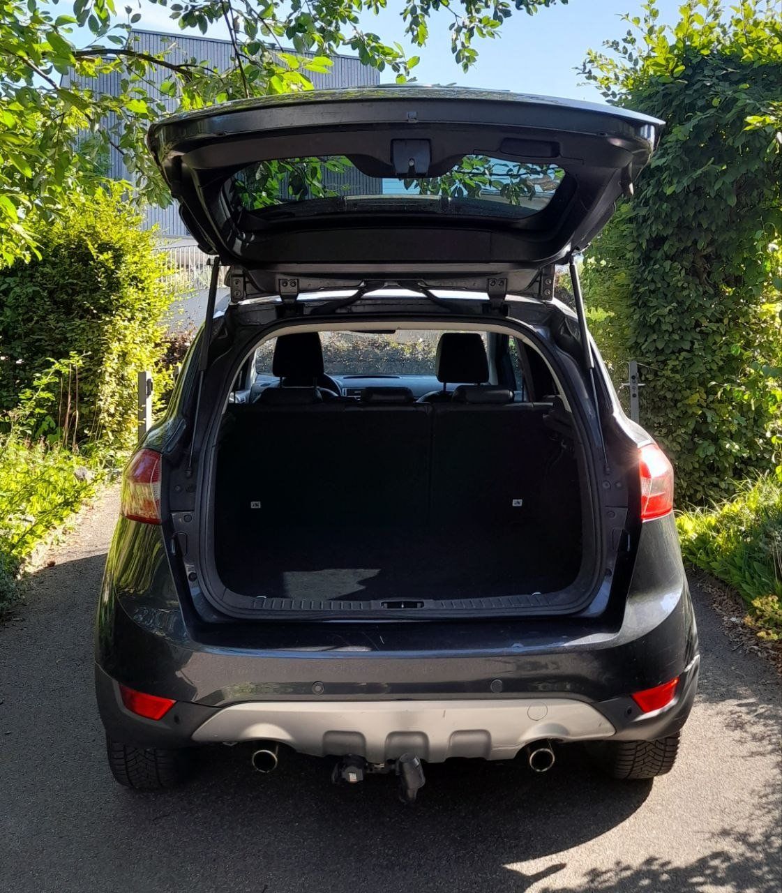 Ford Autos: Ford Kuga 2.0TDCi 4x4 – D'occasion à Uzwil par 7464 2