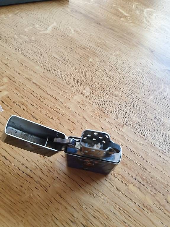 Briquets: Zippo Feuerzeug 2 – D'occasion à Rickenbach LU par trucker.s 1
